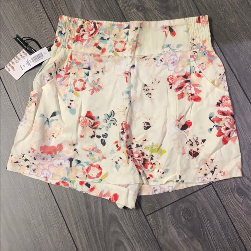 COPY - NWT Talula floral flowy shorts